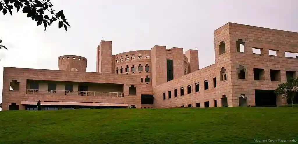 Indian School of Business (ISB)