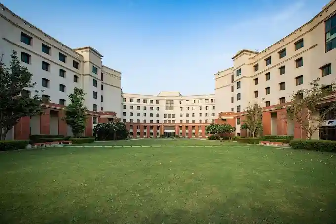 Shiv Nadar University (SNU)